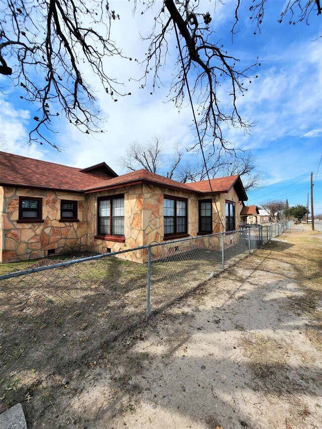 1209 W Garza St, Del Rio, TX 78840 House Rental in Del Rio, TX
