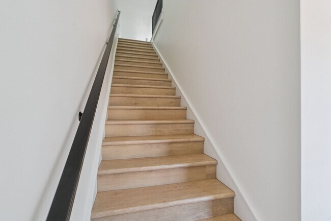 Foto del edificio - Bright. Clean. Calm. Your Elevated One-Bed...