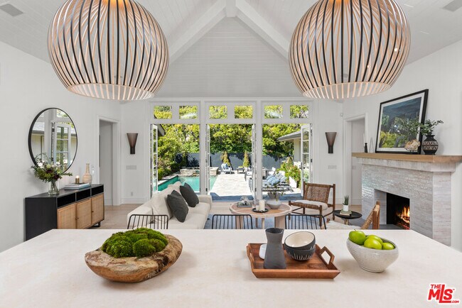 Foto del edificio - 1330 N Wetherly Dr