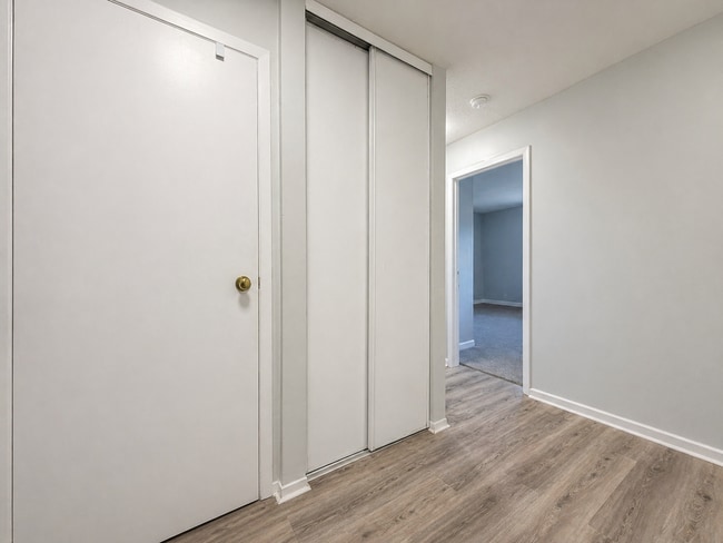 Building Photo - 49-140 Conway Drive London Ontario N6E 3N2