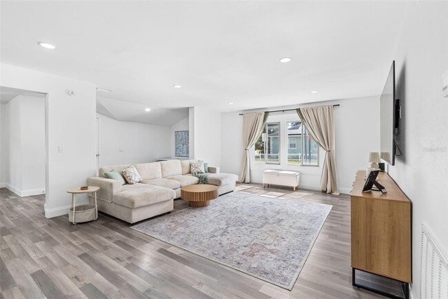 Foto del edificio - 2201 50th Ave N