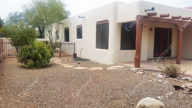 Foto del edificio - 9124 N Jessy Ln