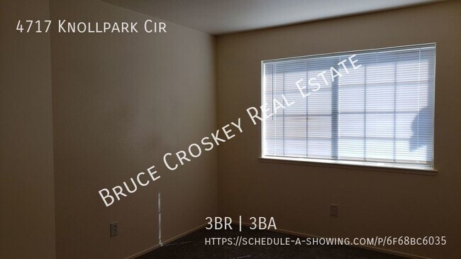 Building Photo - Available now!  Updated home, close to par...