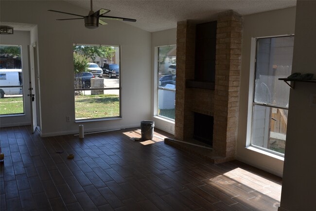 Building Photo - 6343 Glenhagen Dr