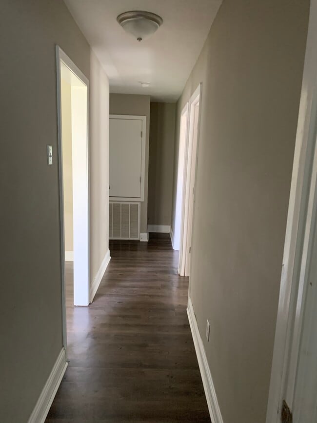 Building Photo - Spacious home