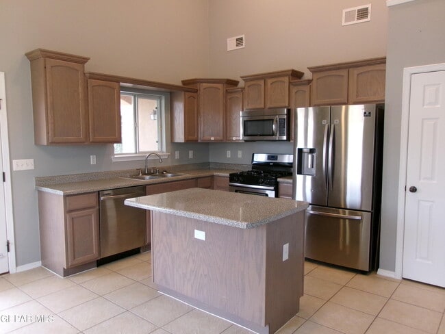 Building Photo - 5532 Ignacio Frias Dr
