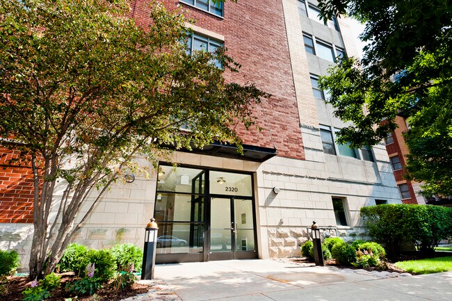 Foto del edificio - 2320 W St Paul Ave