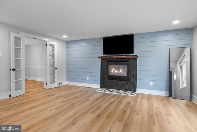 Building Photo - 438 Springdale Ave