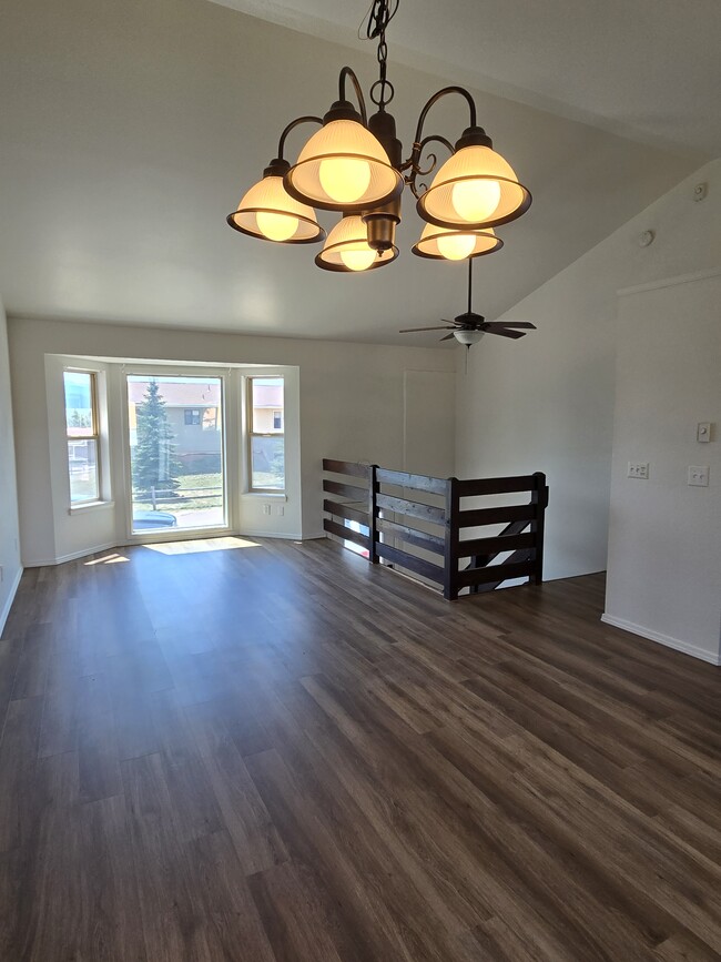 Foto del edificio - 540 Forest Edge Rd
