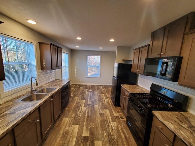 Building Photo - 25 Bluebird Hill Dr