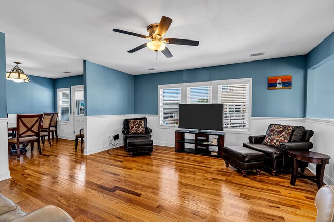 Building Photo - 10 Pershing Ave
