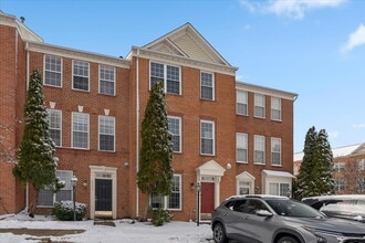 Building Photo - 13133 Park Crescent Cir