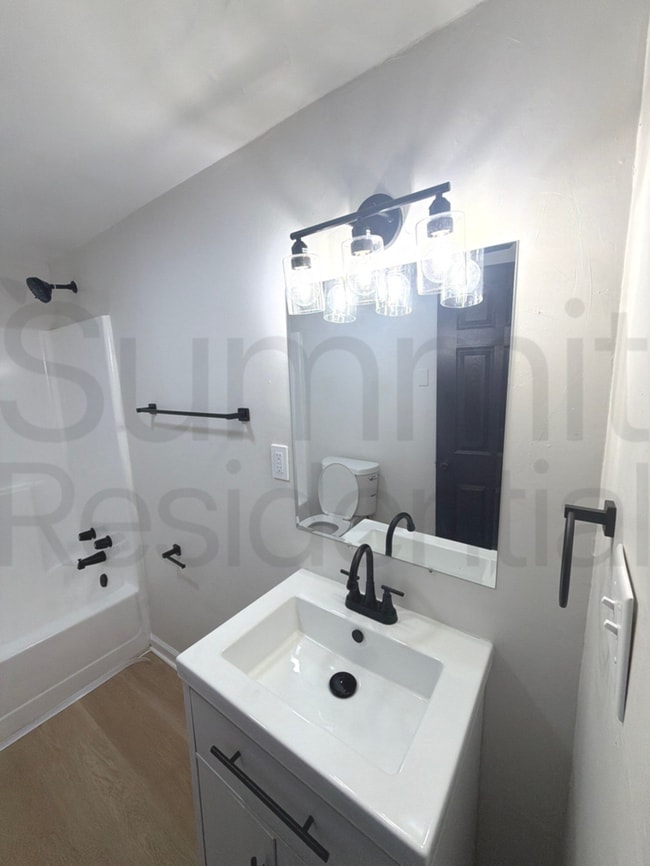 Building Photo - Two bedroom One Bath Apartment in Mansfield!!