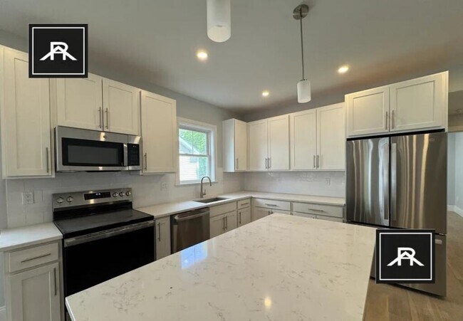 Building Photo - 3 bedroom in Brighton MA 02135