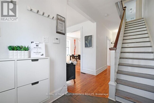 Photo du bâtiment - 12 Adelaide St