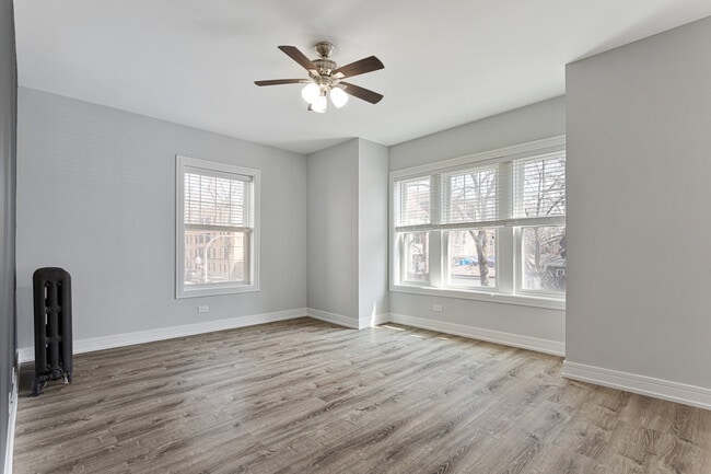 Building Photo - 6942 N Wolcott Ave