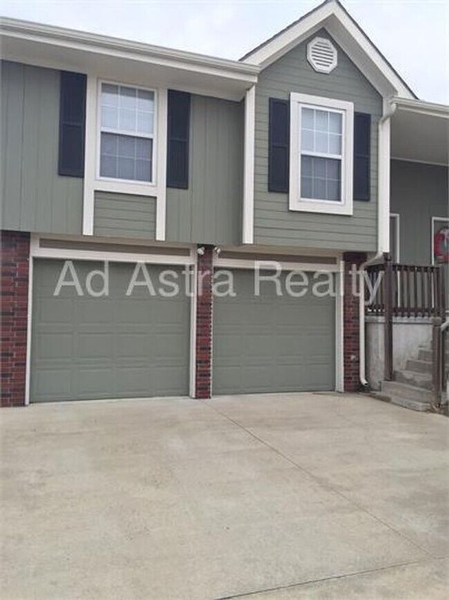 Building Photo - Spacious 2 Bedroom Platte City Duplex-Avai...
