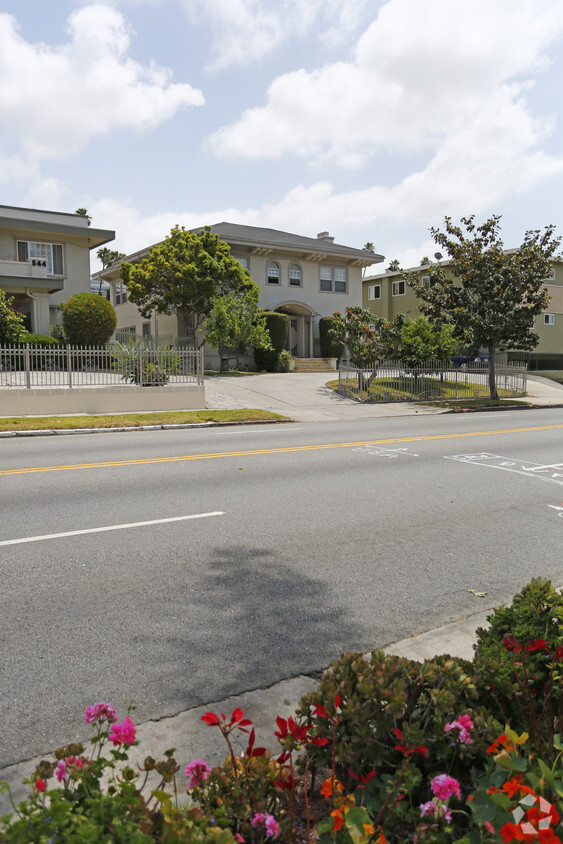 Building Photo - 550 S Wilton Pl