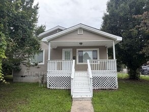 Building Photo - 717 Eve St