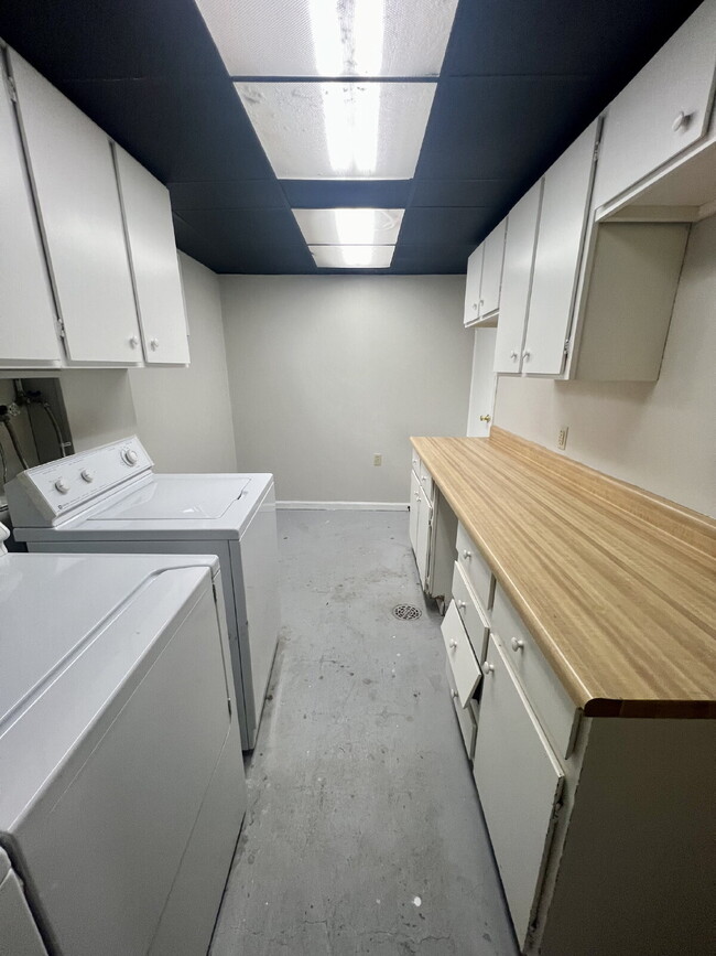 Building Photo - 5002 Maple Way