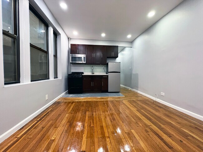 Building Photo - 515 W 156th St