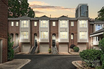 Building Photo - 343 W 7th St