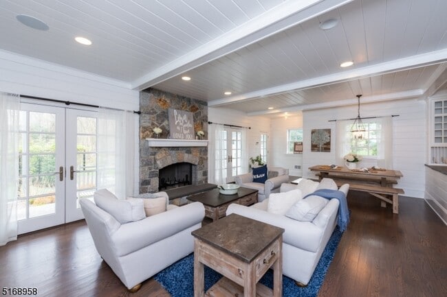 Building Photo - 309 Sleepy Hollow Ln