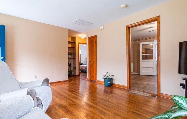 Building Photo - Beautiful Single Family Home