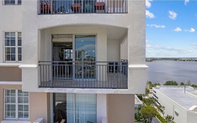 Foto del edificio - 616 Clearwater Park Rd