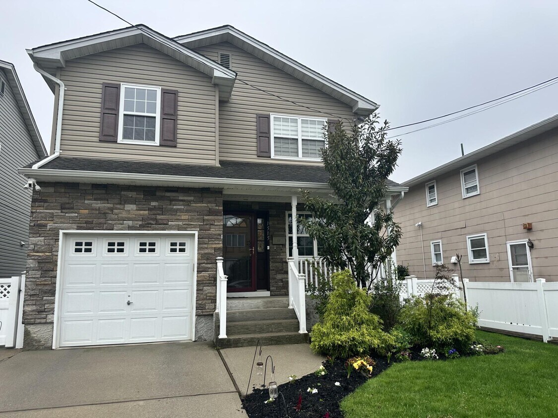 Foto principal - 1515 Sweetman Ave