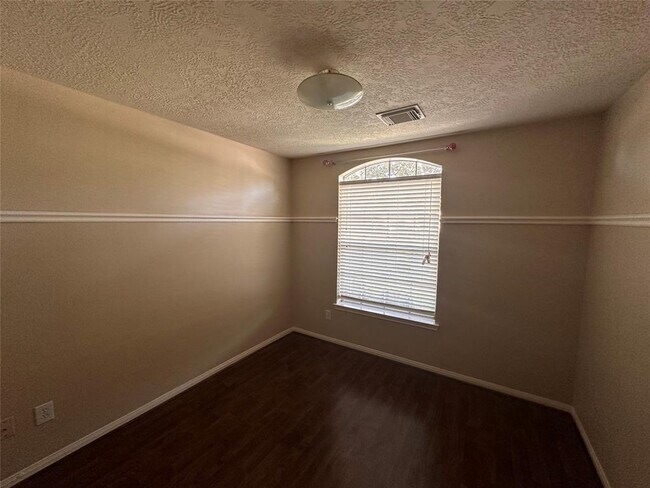 Foto del edificio - 3734 Paigewood Dr