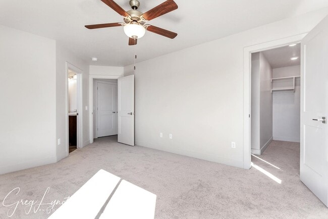 Building Photo - Townhome for Rent