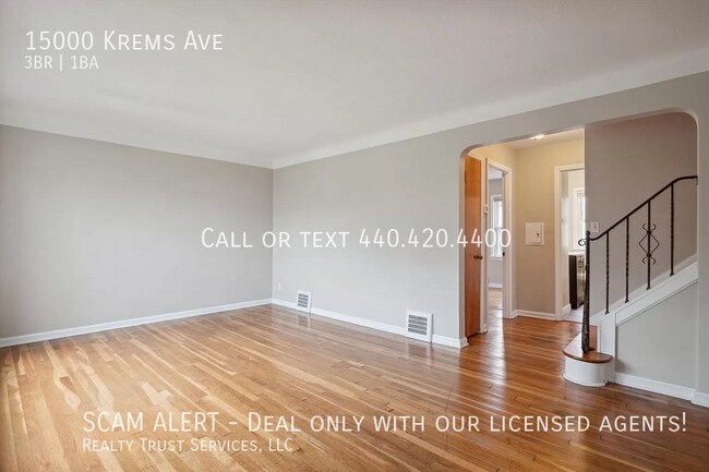 Building Photo - Cape cod Style home 3 Bedroom 1 Bath in th...