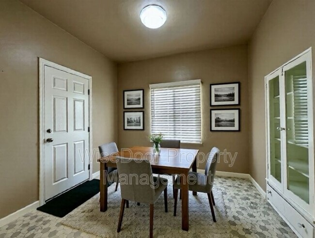 Foto del edificio - 1030 Leonard Ave