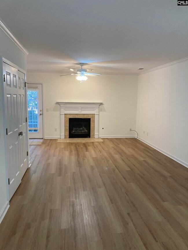 Building Photo - 1033 Deerwood St