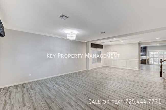 Foto del edificio - GORGEOUS 5 BEDROOM, 4.5 BATH HOME LOCATED ...