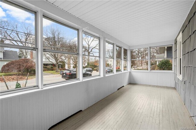 Building Photo - 522 Stanley Ave