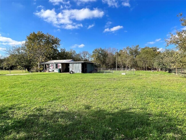 Building Photo - 1621 FM 431