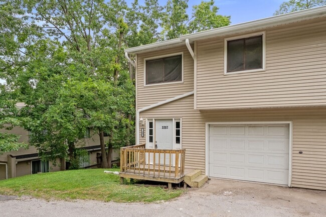 Building Photo - 3201-3207 Schuetzen Ln