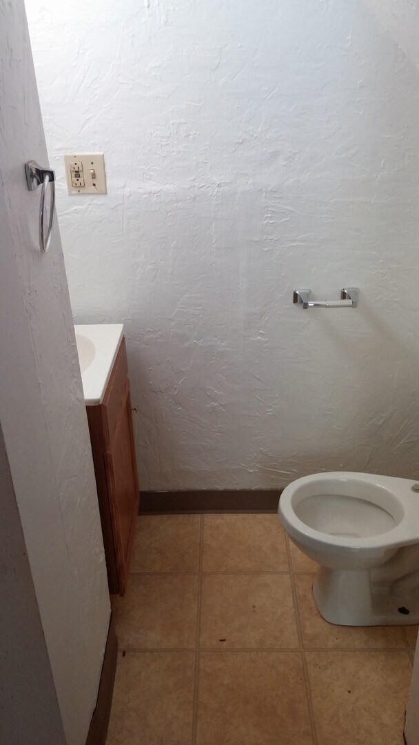 Building Photo - AVAILABLE APRIL - Awesome 2 Bedroom 1 Bath...