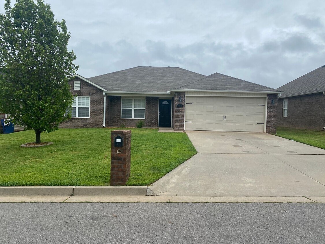 Primary Photo - 501 Ridge Point Dr