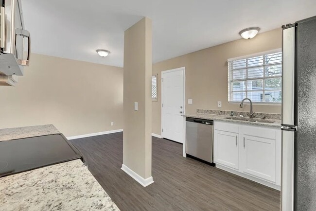 Building Photo - 1650 Cezanne Dr W