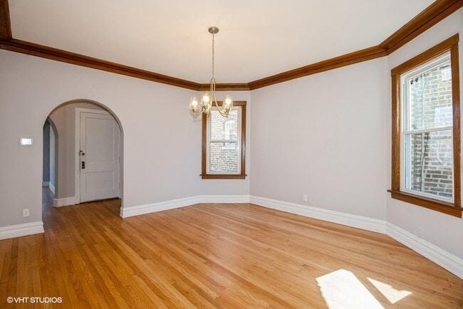 Building Photo - 4740 N Troy St