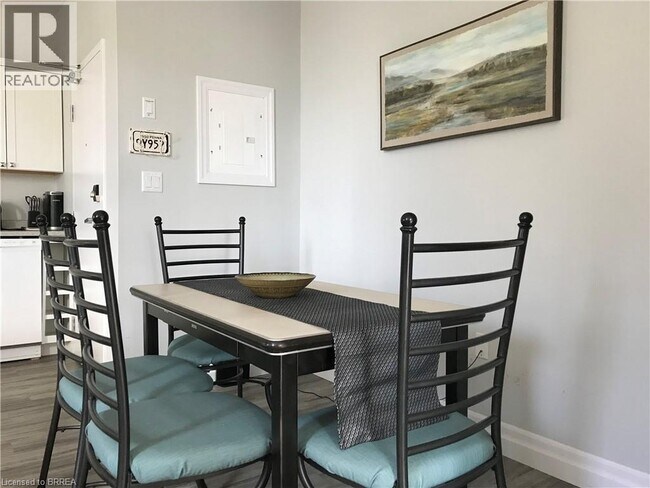 Photo du bâtiment - 98 Lorne Crescent