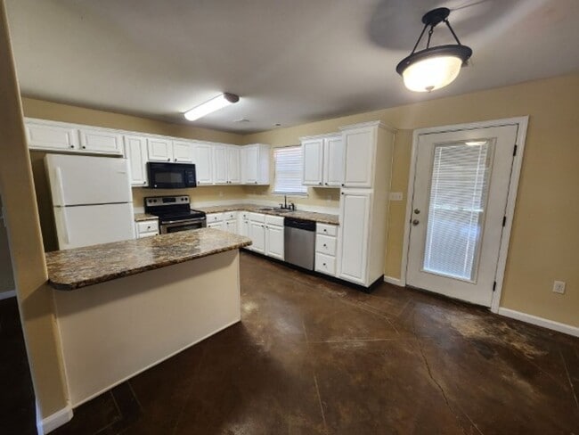 Building Photo - 9 Wilma Ln