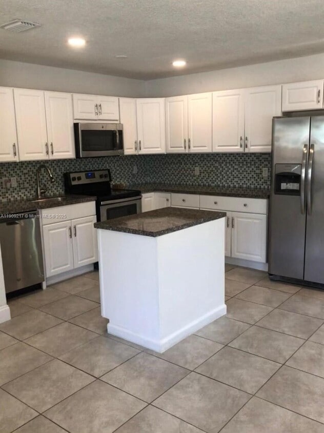 Foto principal - 1625 NW 9th Ave