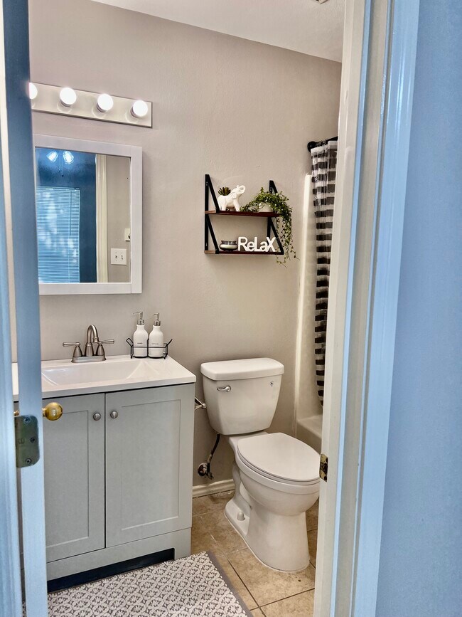 Master Bathroom - 426 Alma Ave