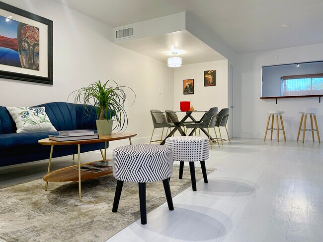 Foto del edificio - 8823 NE 4th Avenue Rd