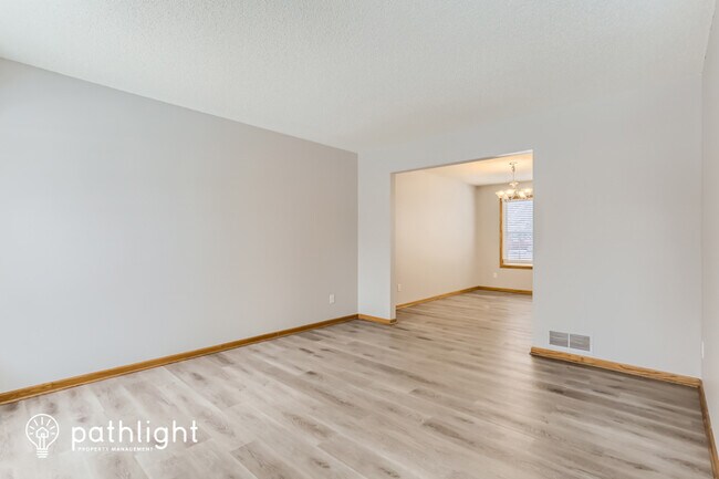Foto del edificio - 2705 Autumn Woods Drive