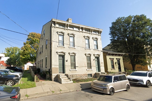 Building Photo - 220 W 6th St
